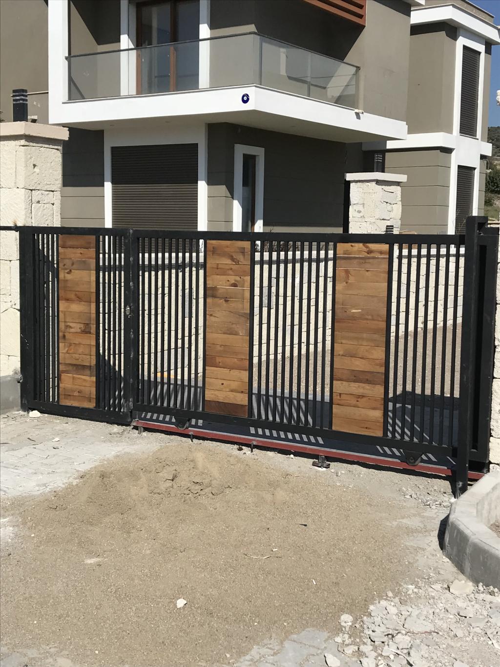 FERFORJE KAYAR KATLANIR BAHCE KAPISI